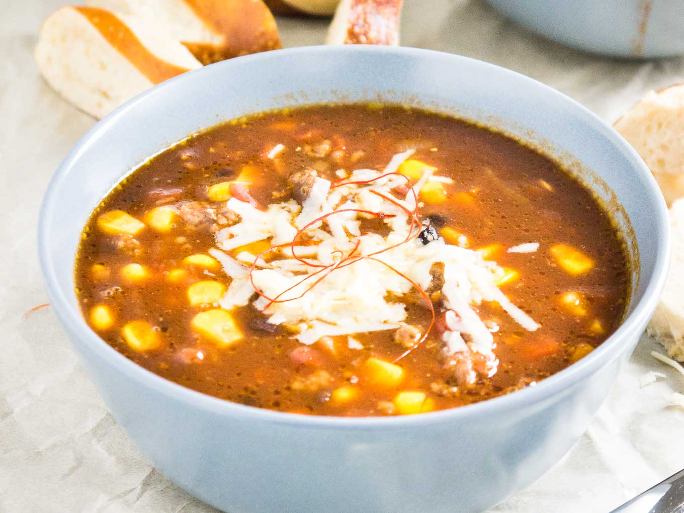 Beer Chili con Carne is my husband's favorite dish to make when his friends come over! A hearty meal made with beer that is sure to be a crowd-pleaser.