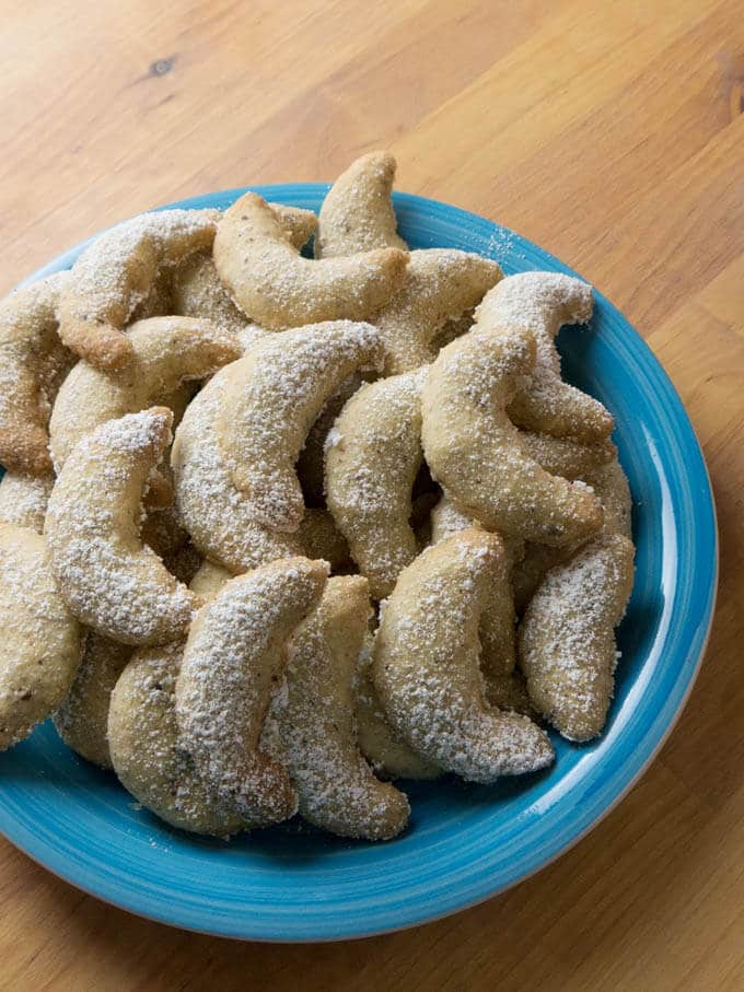 Vanillekipferl (German Vanilla Crescent Cookies) are traditional German Christmas Cookies made with ground hazelnuts or almonds! They are crispy and buttery and become even better after a few days. 