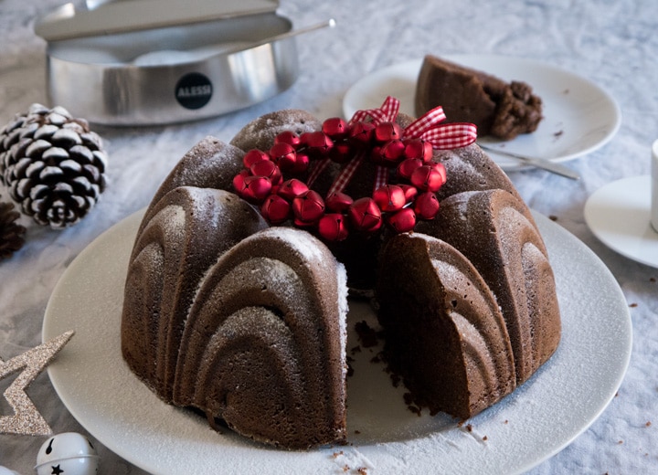 Mulled Wine Cake with Cherries is a great cake for the holidays! It's a fluffy, moist cake which is perfect to enjoy with a cup of coffee or hot chocolate on a cold winter day.