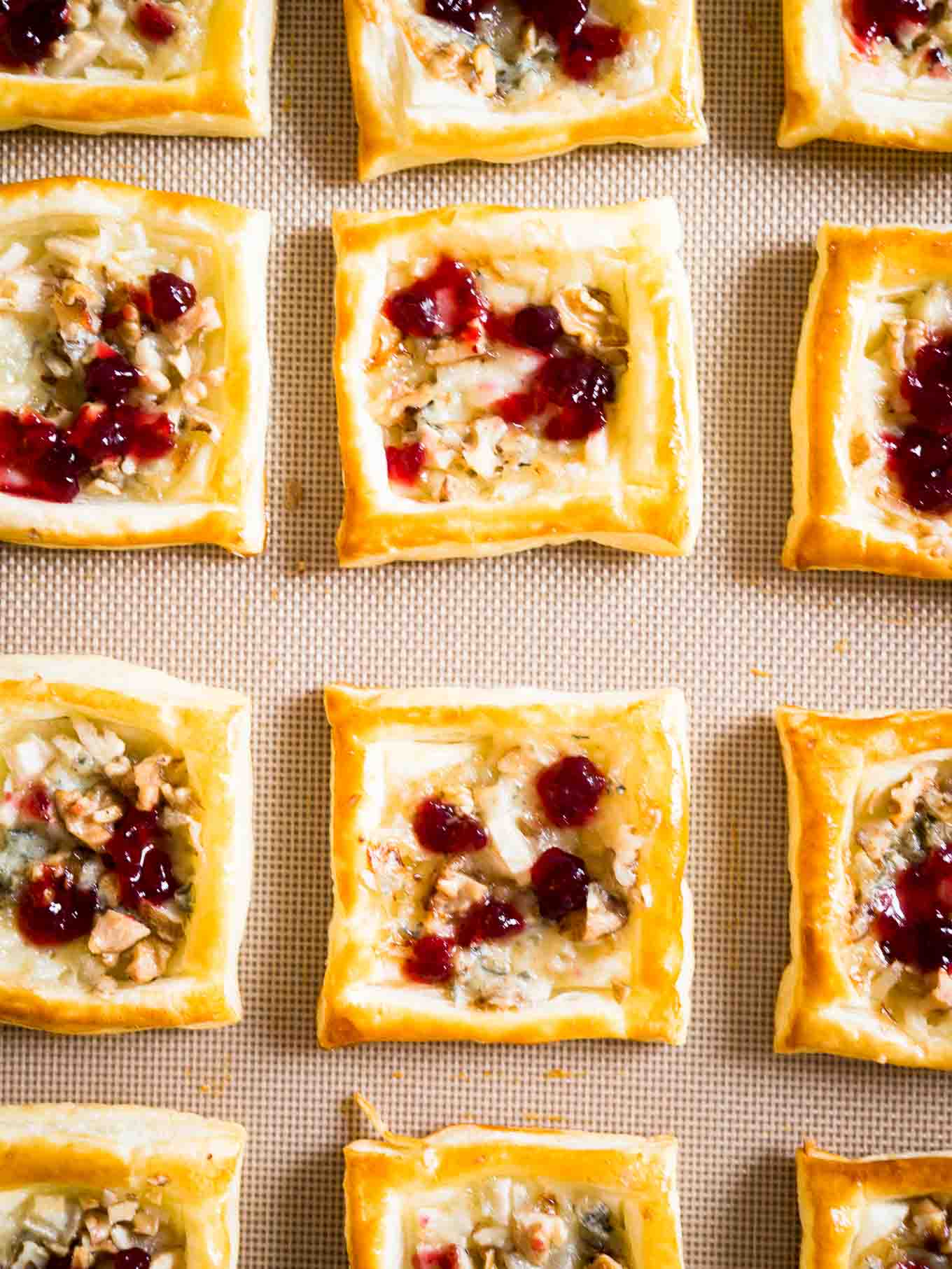 Pear & Gorgonzola Mini Tartlets - a quick and easy appetizer for your next party with sweet pears and creamy blue cheese! Ready in under 30 minutes.