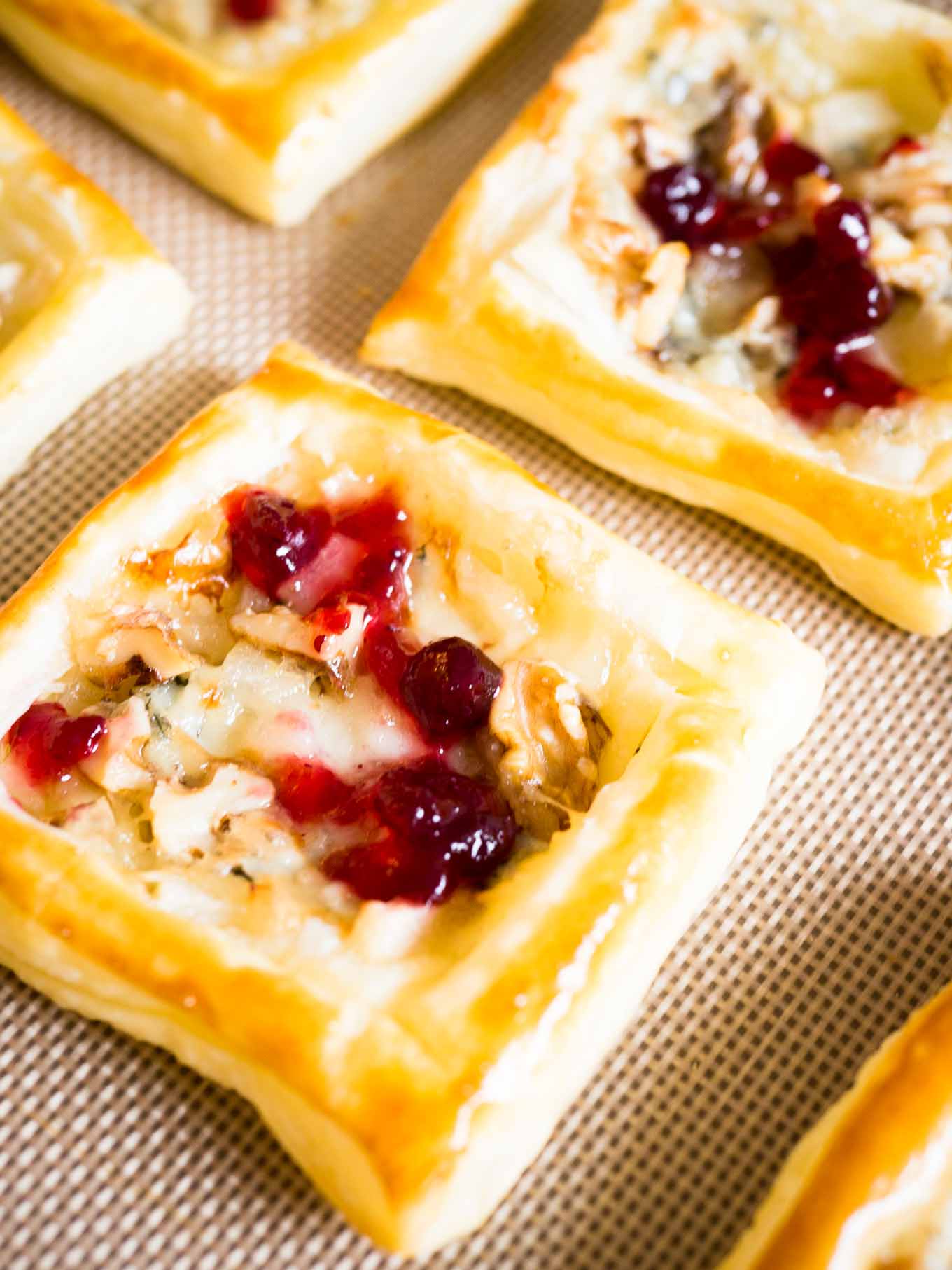 Pear & Gorgonzola Mini Tartlets - a quick and easy appetizer for your next party with sweet pears and creamy blue cheese! Ready in under 30 minutes.