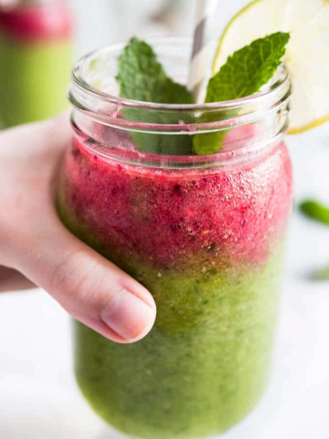 Coconut Water Smoothie w/ raspberries and spinach (vegan)