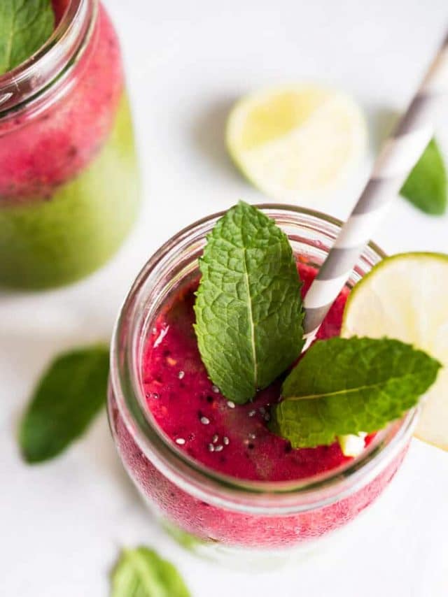 Coconut Water Smoothie w/ raspberries and spinach (vegan)
