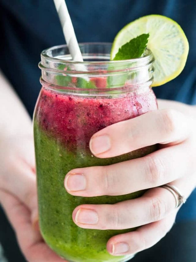 Coconut Water Smoothie w/ raspberries and spinach (vegan)