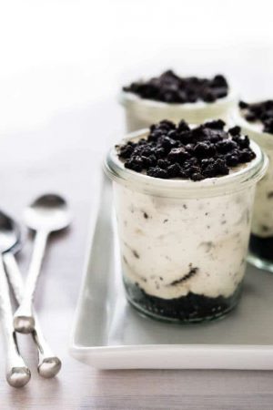 Oreo No Bake Cheesecake Parfaits - this easy, no-bake dessert is perfect for any occasion! Best when made ahead and only 10 minutes to prep this delicious recipe.