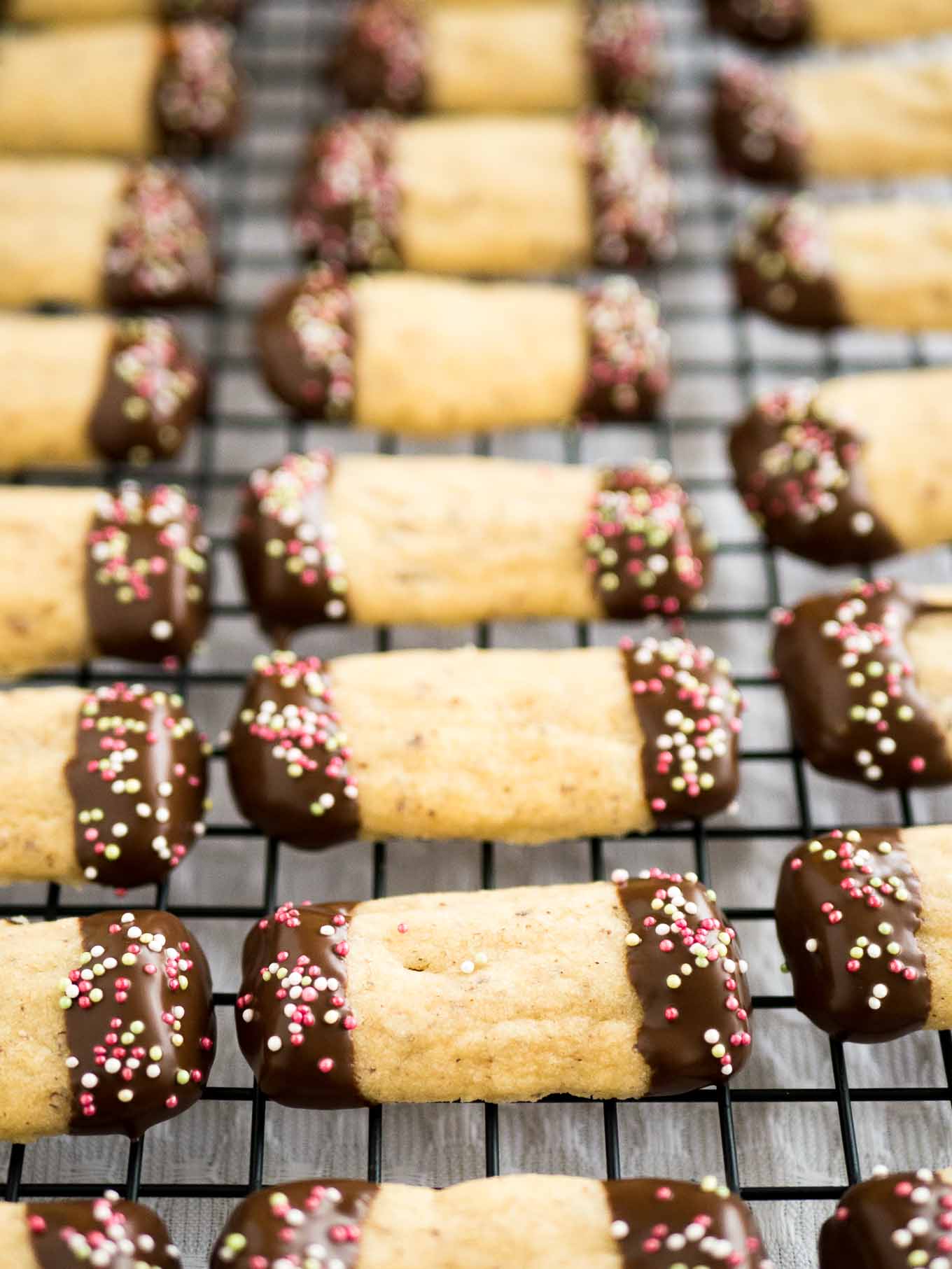 Cookies on a cooling rack.