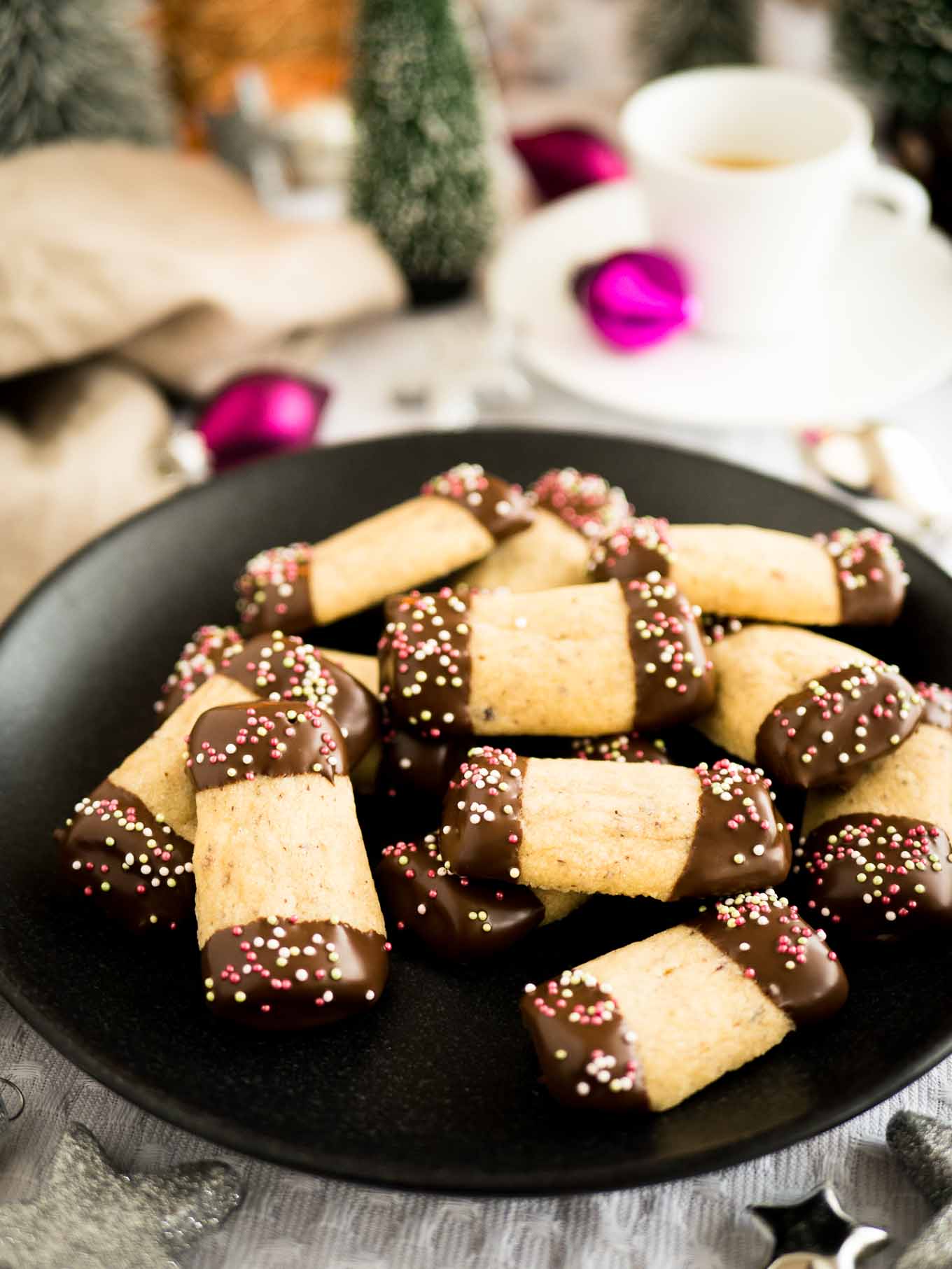 Cookies on a black plate.