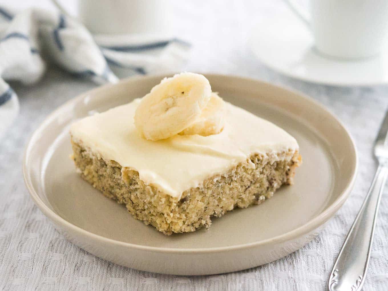 SIMPLE BANANA CAKE 🍌 CUTE AND VERY EASY TO MAKE 🍌 