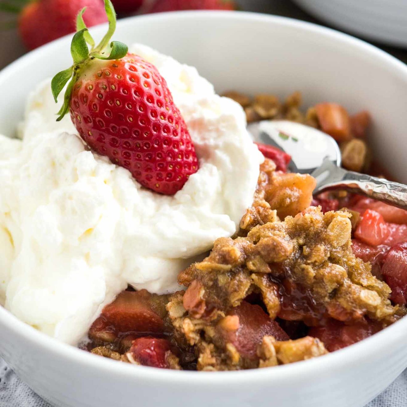 Easy No-Bake Strawberry Cheesecake (Without Gelatin)