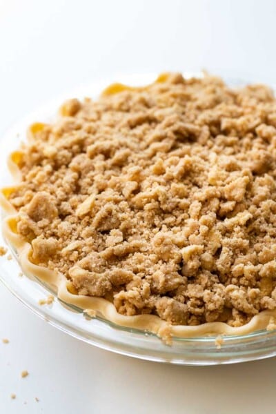 Apple Crumble Pie Recipe (Dutch Apple Pie) - Plated Cravings