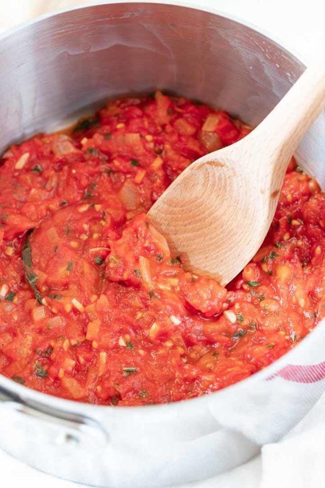 Fresh Tomato Sauce Recipe {Easy Italian Pasta Sauce} | Plated Cravings