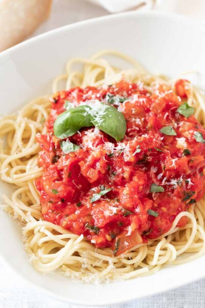 Fresh Tomato Sauce Recipe {Easy Italian Pasta Sauce} - Plated Cravings