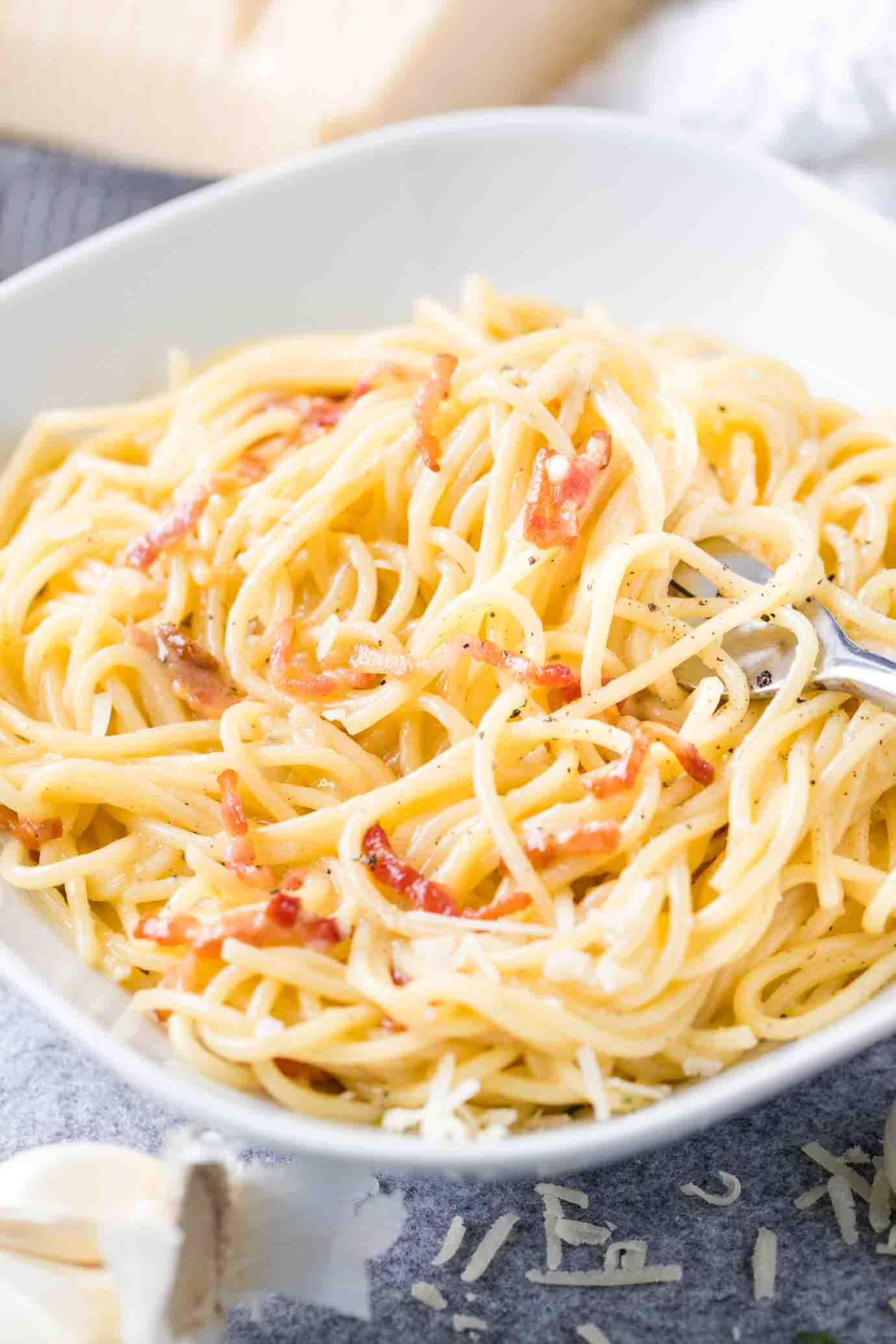 fettuccine carbonara plating