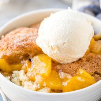 Peach Cobbler (Quick Easy Recipe!) - Plated Cravings