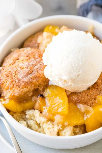 Peach Cobbler (Quick Easy Recipe!) - Plated Cravings