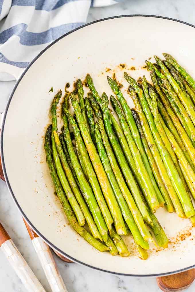 Asparagus roasted in Pan